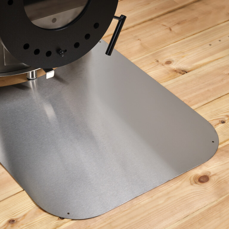 Floor heat shield